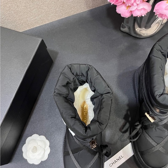 CHANEL Women's Black Quilted Winter Boots - Picture 6 of 10